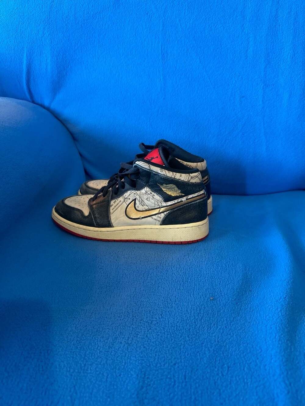 Nike Air Jordan 1 Mid SE GS Take Flight Passport Size 5.5Y